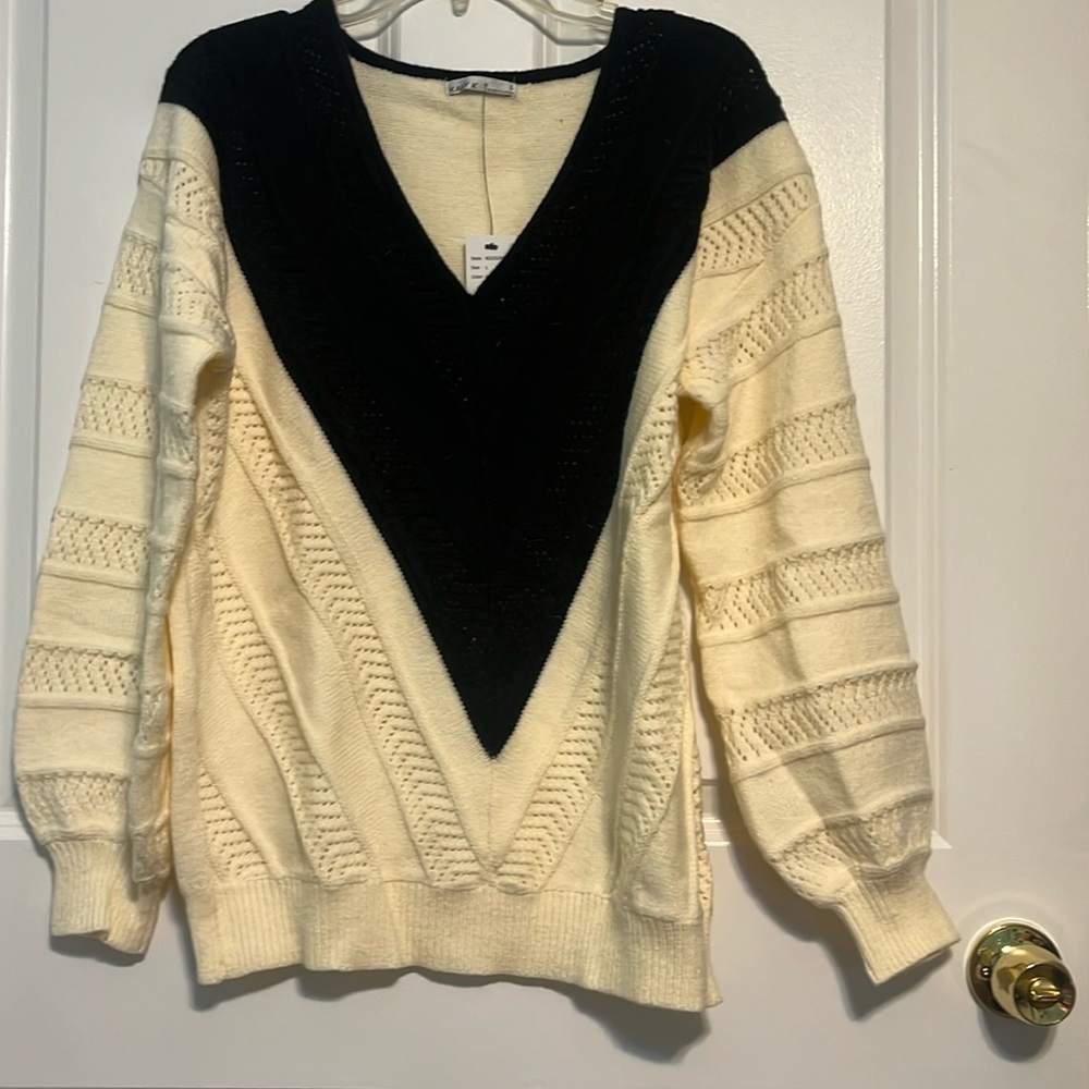 NWT Kaily K ~Ivory/black open knit V-neck sweater ~ sz Large